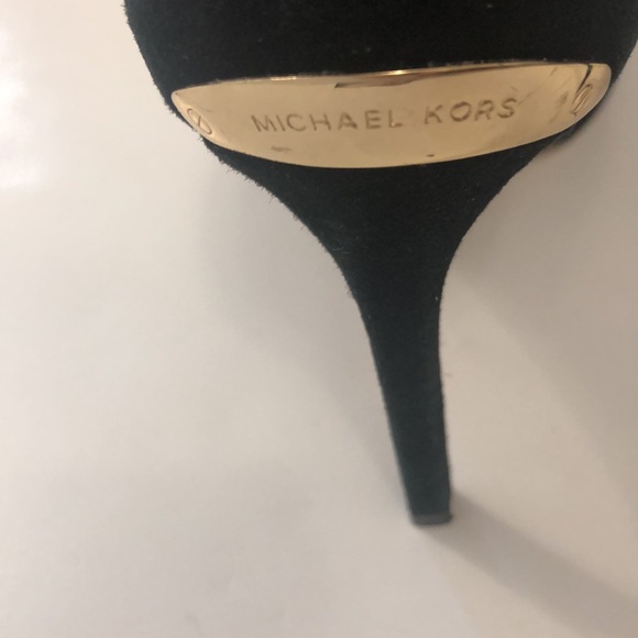 Michael Kors 6.5 High Heels Platform Black Suede Gold detail Excellent Condition - Picture 6 of 10